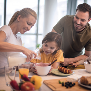 famille-petit-dejeuner